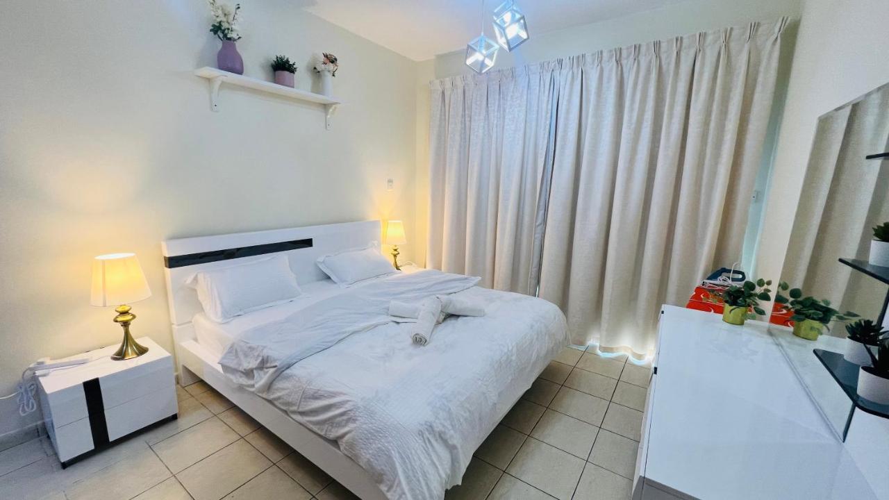 Newly Furnished Cozy One Bed Room Apartment 2 Bathroom City View Dubai Exteriör bild