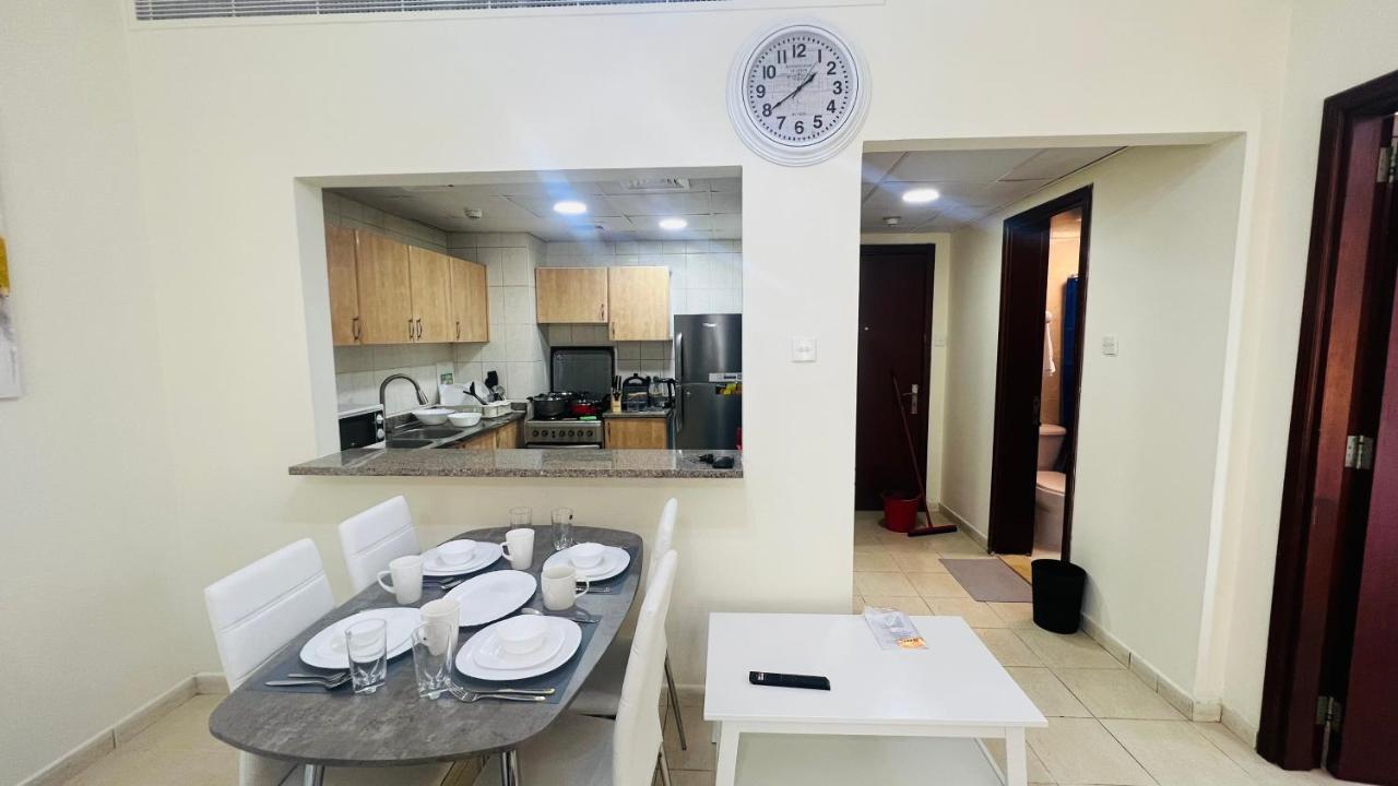 Newly Furnished Cozy One Bed Room Apartment 2 Bathroom City View Dubai Exteriör bild
