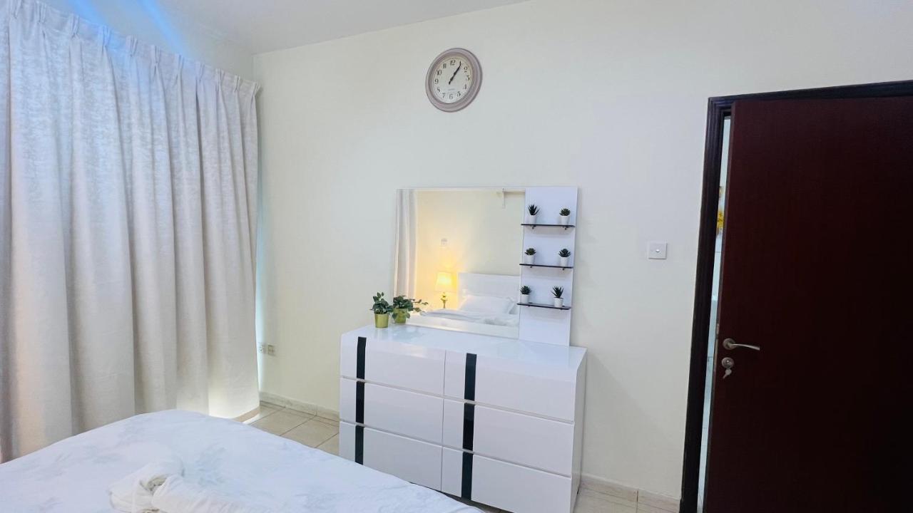 Newly Furnished Cozy One Bed Room Apartment 2 Bathroom City View Dubai Exteriör bild