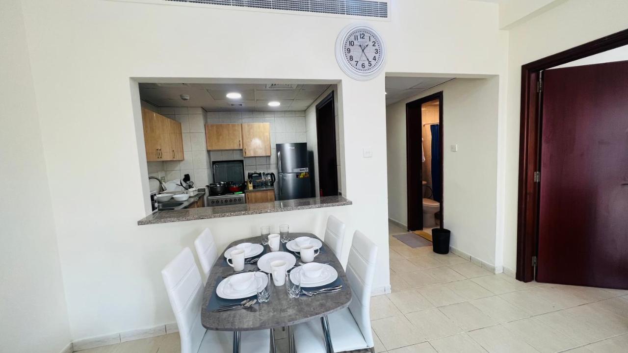 Newly Furnished Cozy One Bed Room Apartment 2 Bathroom City View Dubai Exteriör bild