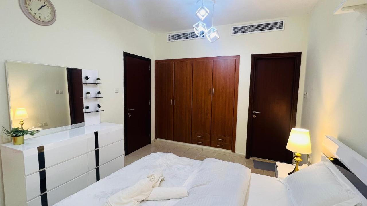 Newly Furnished Cozy One Bed Room Apartment 2 Bathroom City View Dubai Exteriör bild