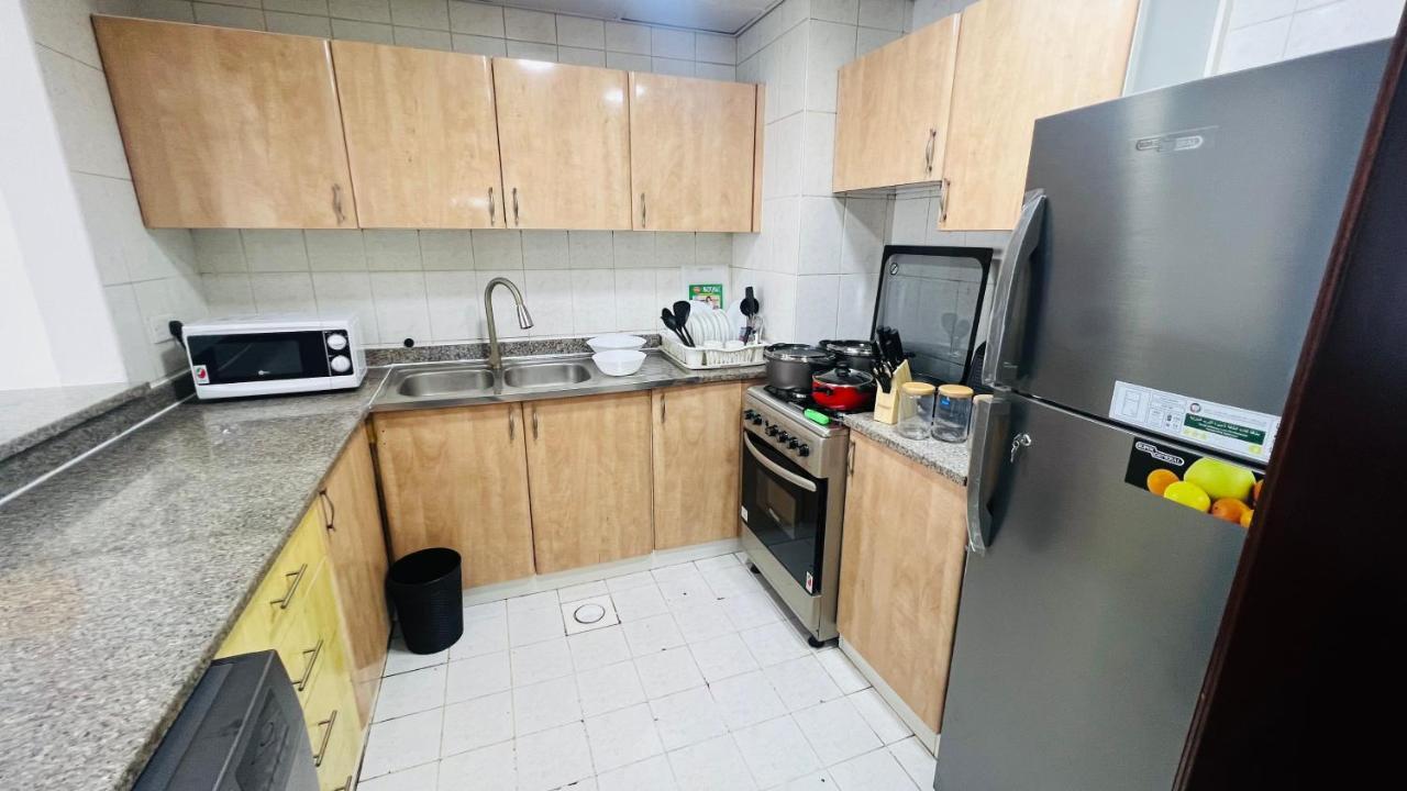 Newly Furnished Cozy One Bed Room Apartment 2 Bathroom City View Dubai Exteriör bild