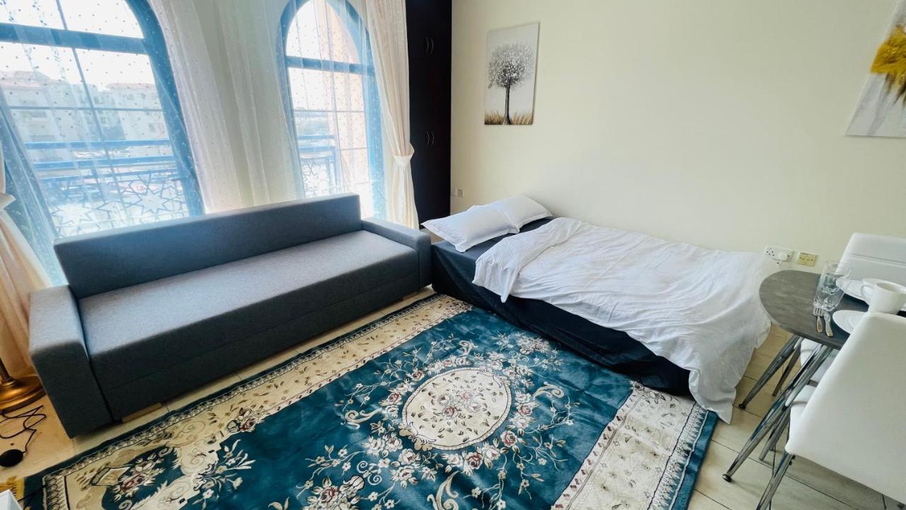 Newly Furnished Cozy One Bed Room Apartment 2 Bathroom City View Dubai Exteriör bild