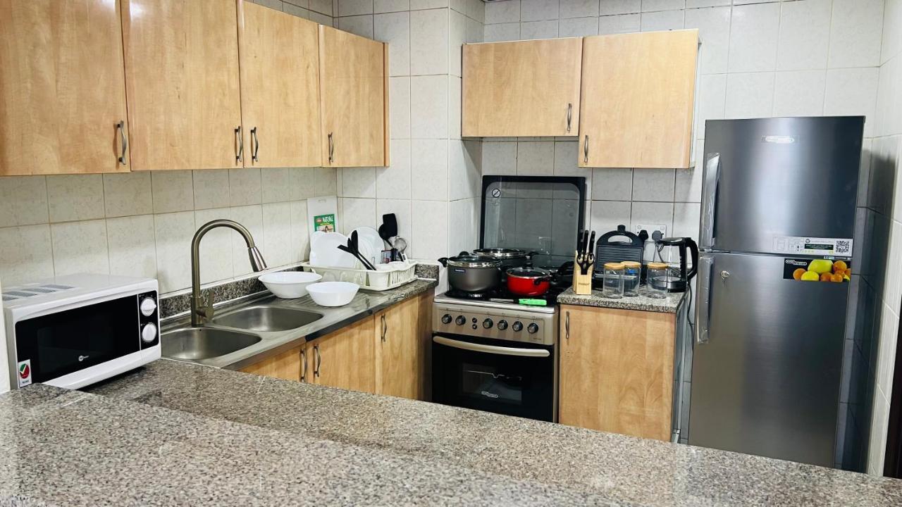 Newly Furnished Cozy One Bed Room Apartment 2 Bathroom City View Dubai Exteriör bild
