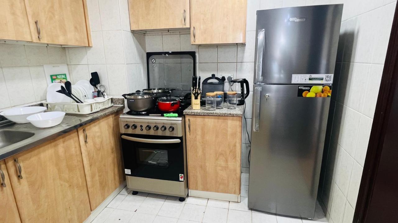 Newly Furnished Cozy One Bed Room Apartment 2 Bathroom City View Dubai Exteriör bild