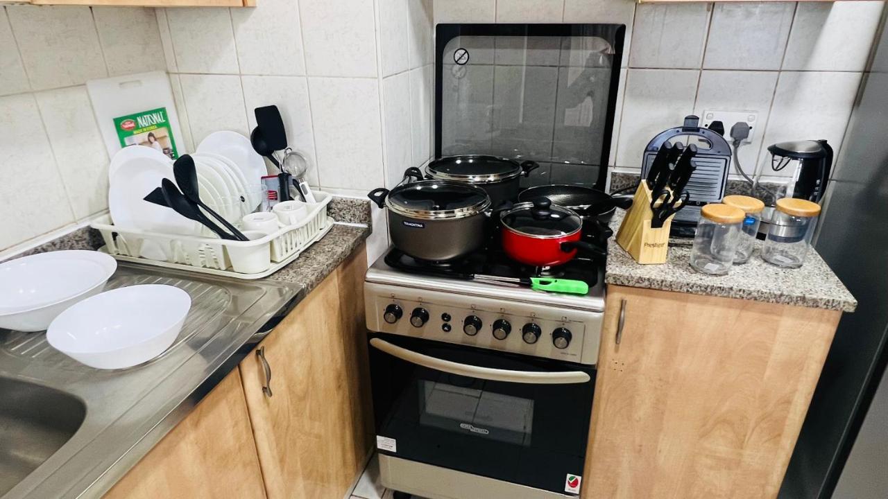 Newly Furnished Cozy One Bed Room Apartment 2 Bathroom City View Dubai Exteriör bild