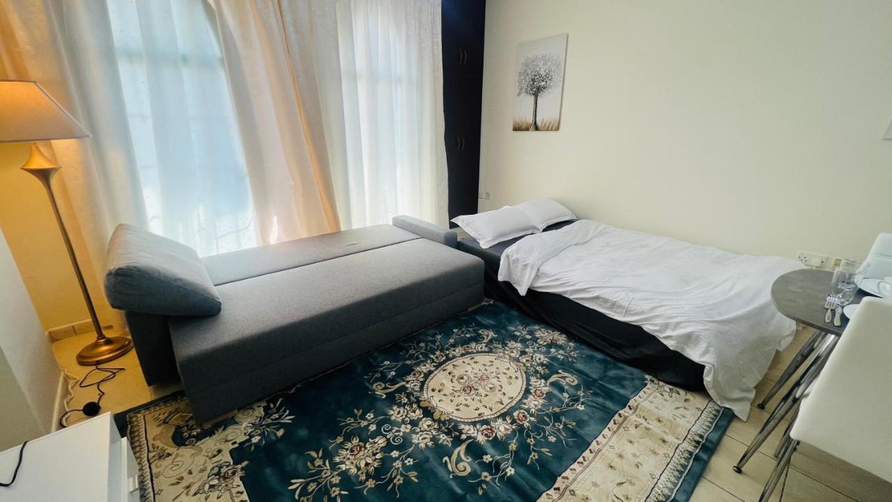 Newly Furnished Cozy One Bed Room Apartment 2 Bathroom City View Dubai Exteriör bild