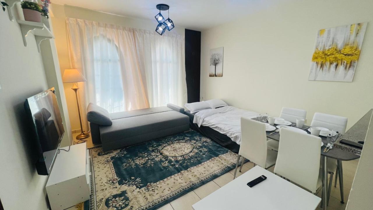 Newly Furnished Cozy One Bed Room Apartment 2 Bathroom City View Dubai Exteriör bild