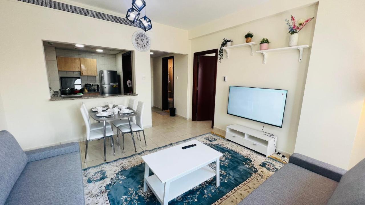 Newly Furnished Cozy One Bed Room Apartment 2 Bathroom City View Dubai Exteriör bild