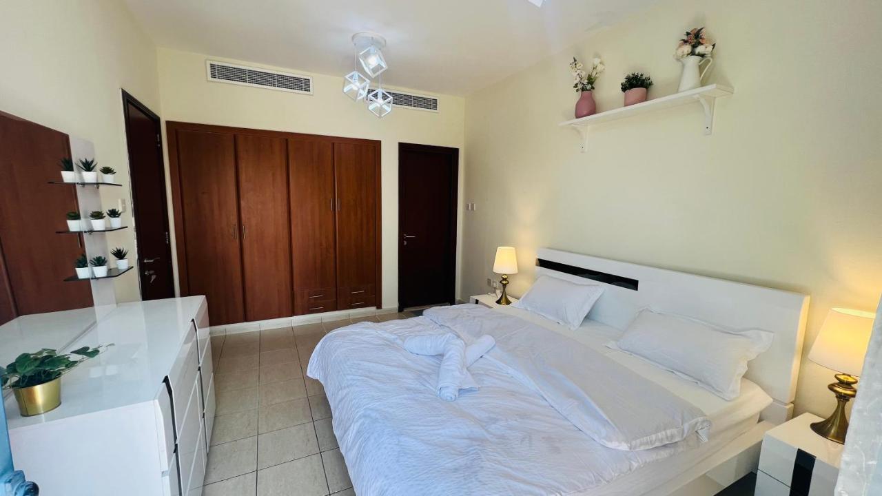 Newly Furnished Cozy One Bed Room Apartment 2 Bathroom City View Dubai Exteriör bild