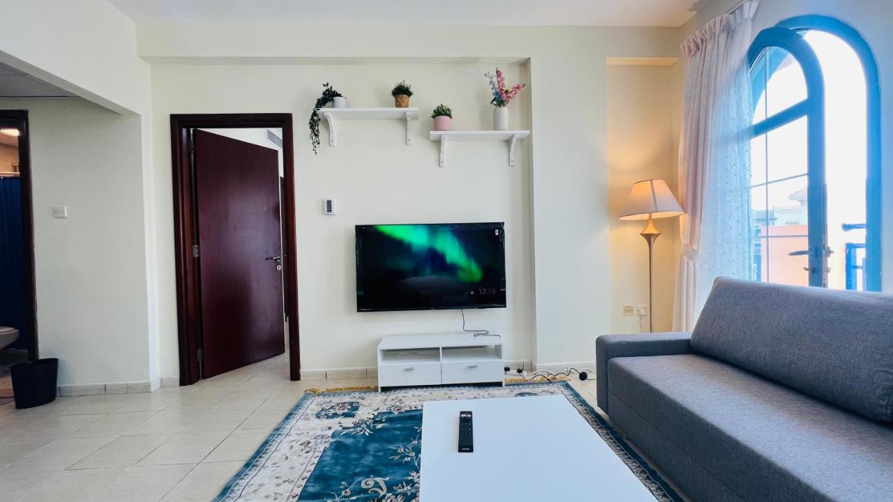 Newly Furnished Cozy One Bed Room Apartment 2 Bathroom City View Dubai Exteriör bild